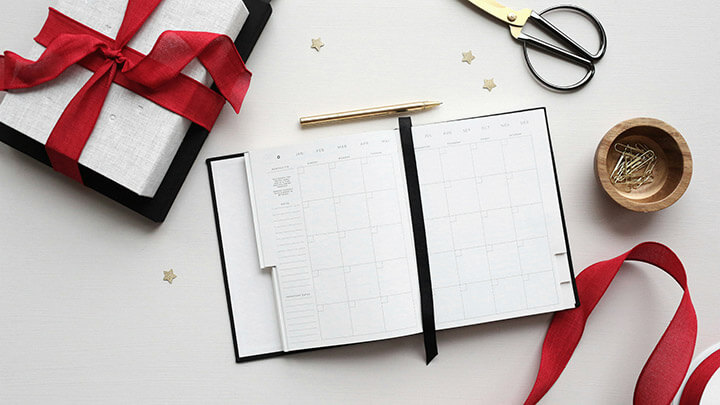 Calendar on table with present and ribbon